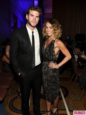 miley-cyrus-liam-hemsworth-at-muhammad-alis-celebrity-fight-night-2.jpg