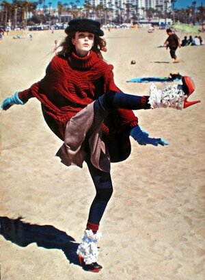 KnitsAtBeach.JPG