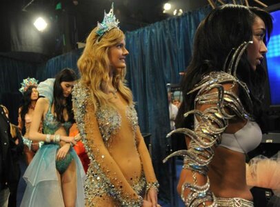 00287_Constance_Jablonski_backstage_at_the_2011_VS_Fashion_Show_in_NYC_November_9_2011_003_122_5.jpg