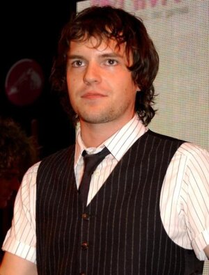 Brandon-Flowers-brandon-flowers-9946198-700-922.jpg