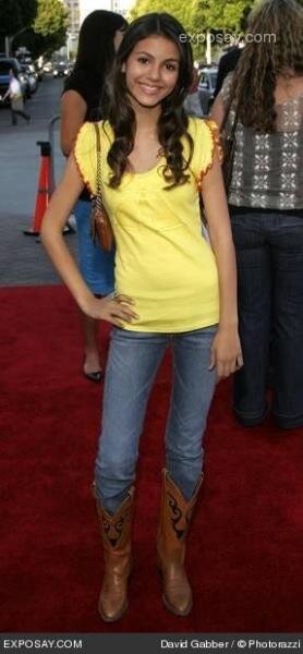 victoria-justice-click-los-angeles-premiere-8FQl4b.jpg