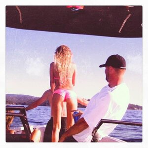 paulina-gretzky-twitpics-5-06-37-11.jpg