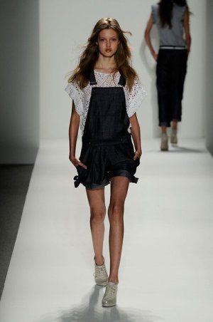 Cynthia+Steffe+Runway+Spring+2010+MBFW+CLXZciWvji4l.jpg