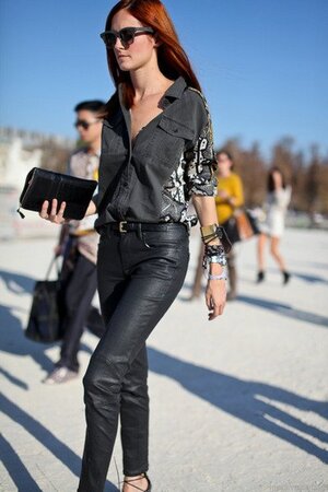 black-shirt-black-raybans-sunglasses-black-leather-skinny-pants_400.jpg