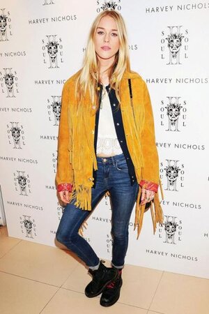 mary-charteris_glamour_11apr13_rex_b_592x888.jpg