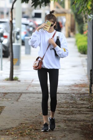 kaia-gerber-in-leggings-leaving-a-gym-in-los-angeles-03-10-2020-6.jpeg