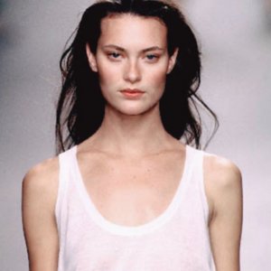 SHALOM HARLOW AT CALVIN KLEIN SPRING SUMMER 1999